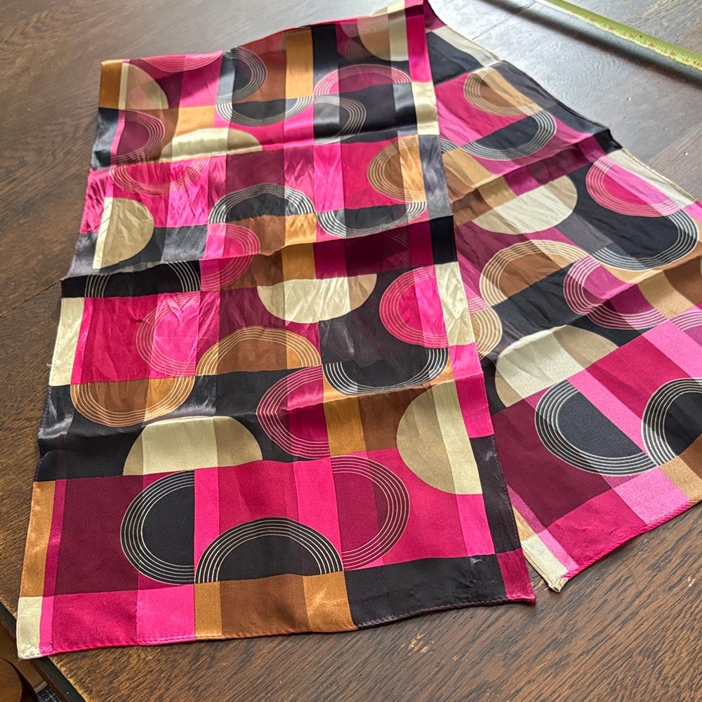 Elegant Multicolor Geometric Scarf